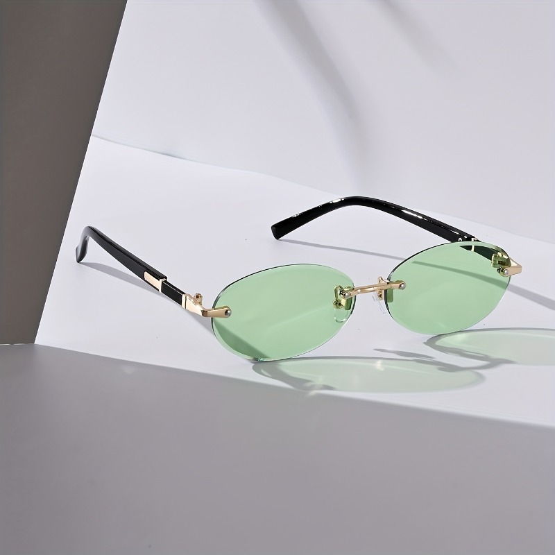 Sexy Small Oval Punk Sunglasse - Metal Photo Panel 评论和价格